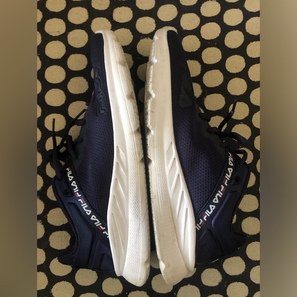 Fila Mens Tennis Shoes…size 10.5 pre worn - Picture 5 of 6